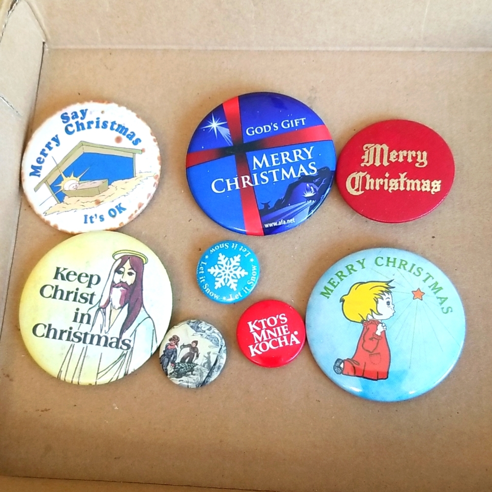 Say MERRY CHRISTMAS it's OK Button pins 8